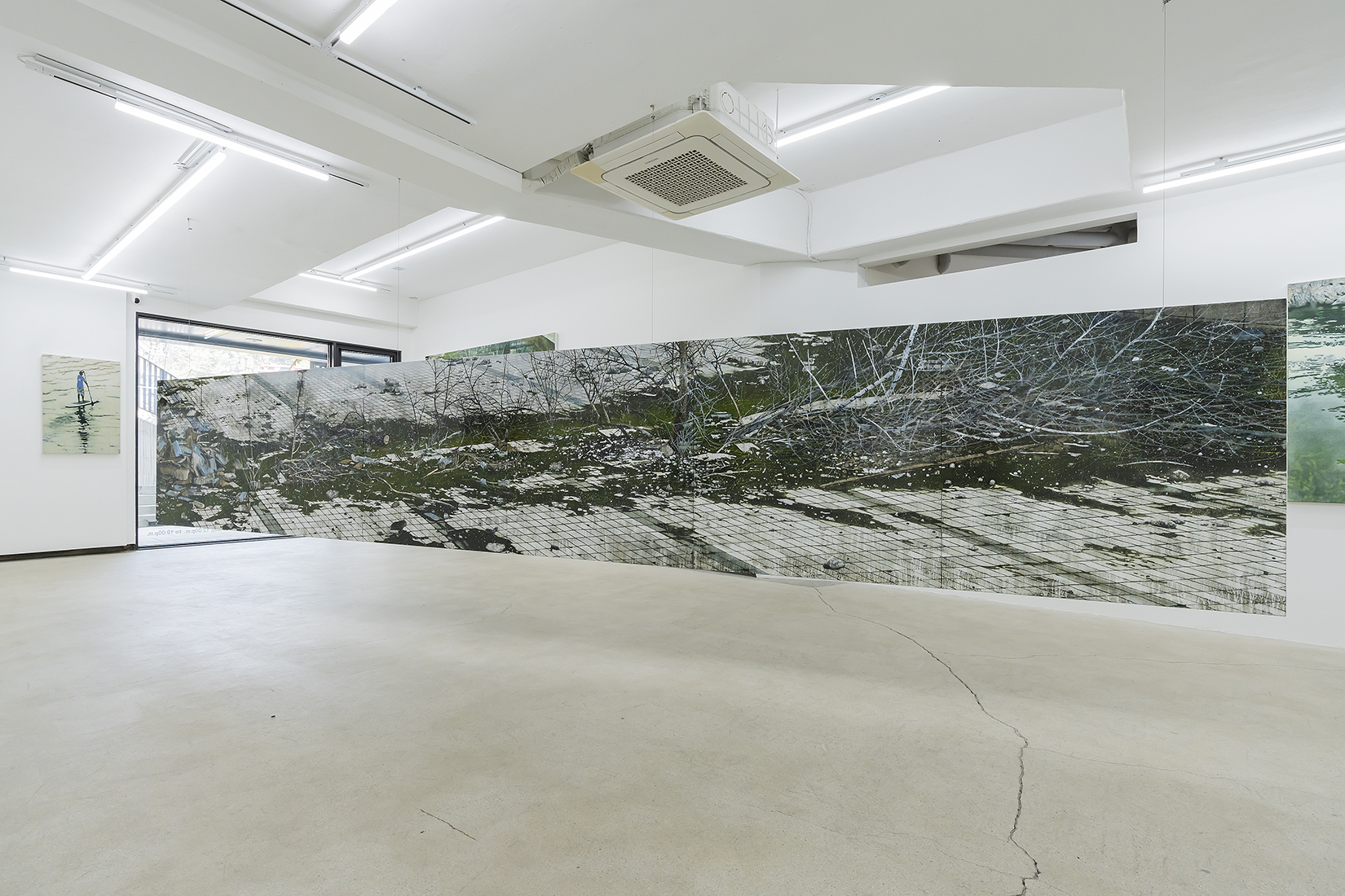 수영장 swimming pool, 100x600cm, acrylic on canvas, 2025